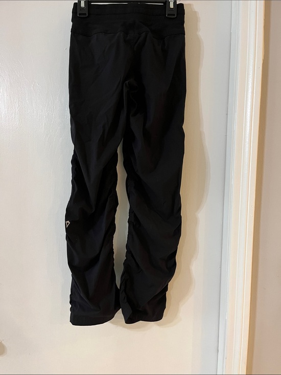 Ivivva Other - Ivivva Black Athletic pants with Reflective Logo